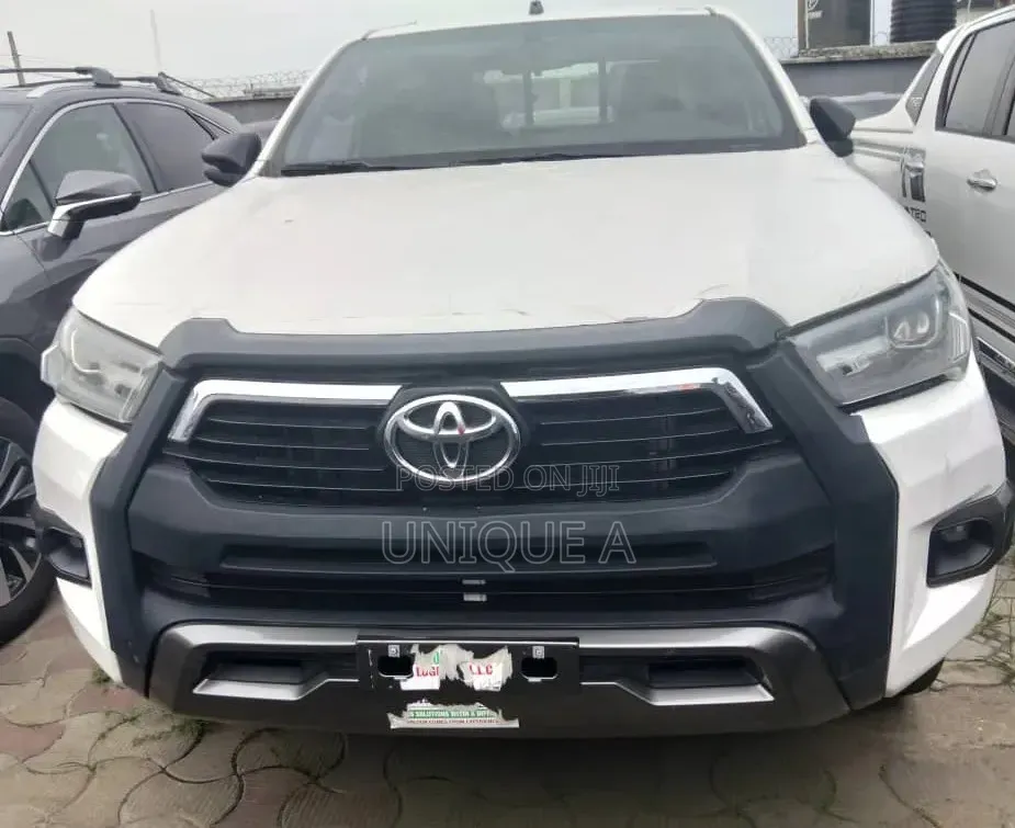 Toyota Hilux 2021 White