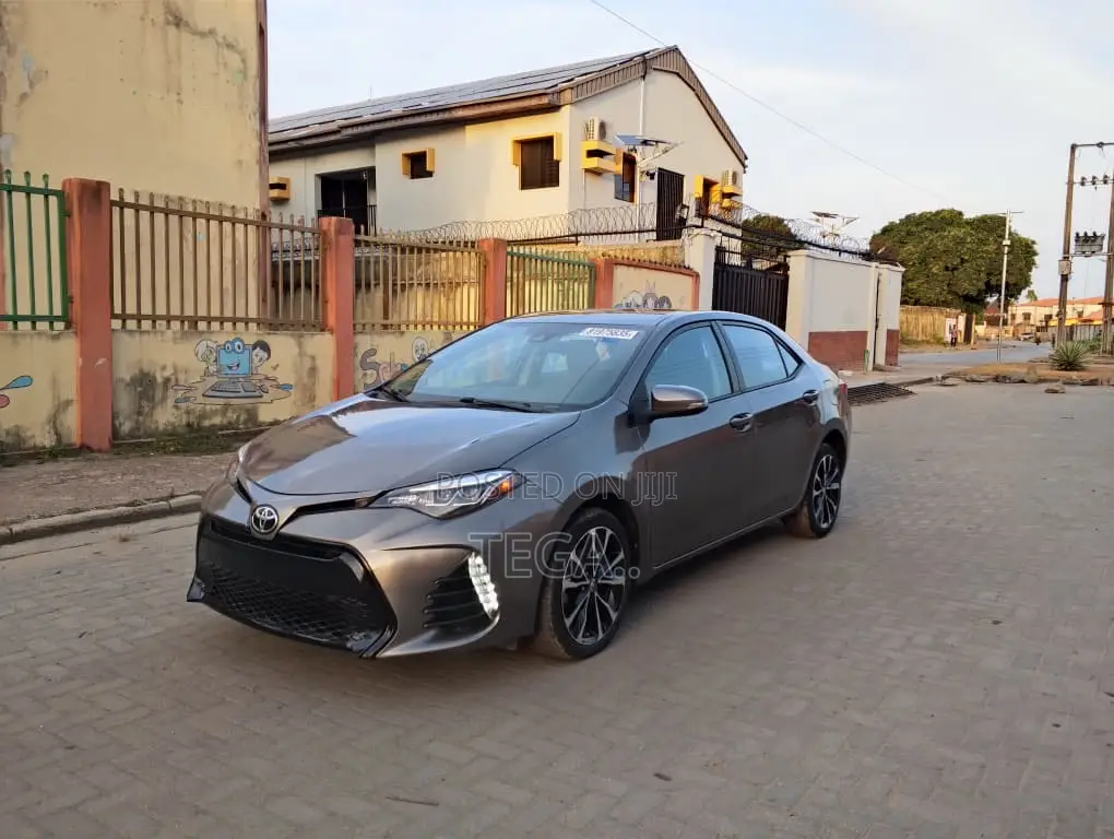 Toyota Corolla SE 4dr Sedan (1.8L 4cyl CVT) 2017 Gray