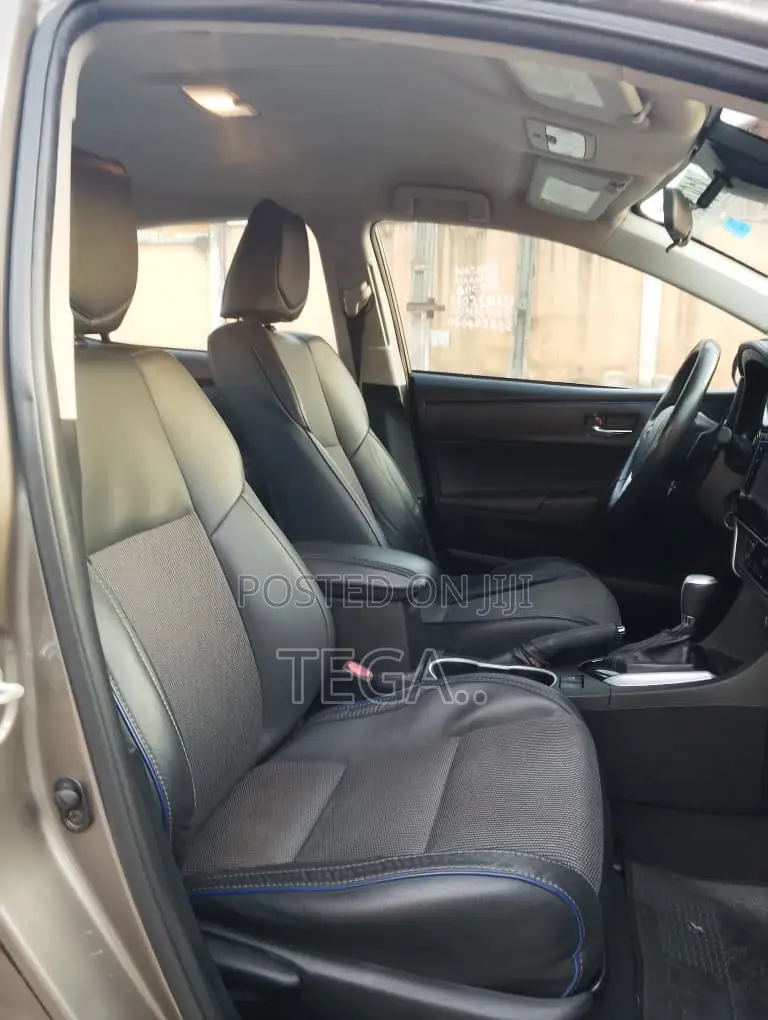 Toyota Corolla SE 4dr Sedan (1.8L 4cyl CVT) 2017 Gray