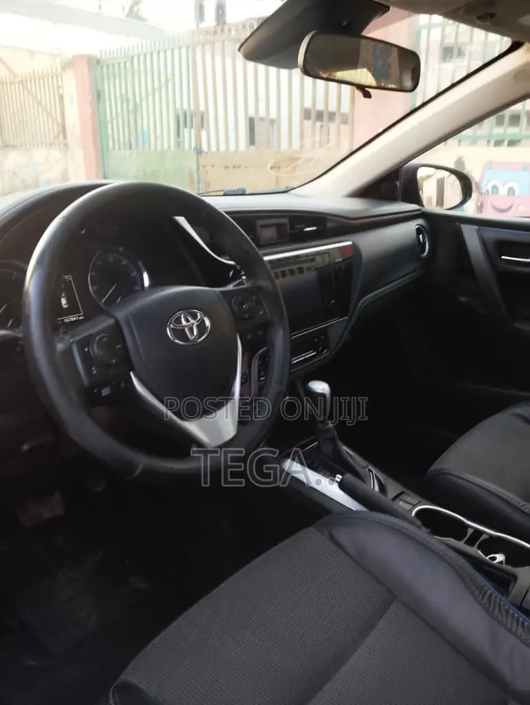 Toyota Corolla SE 4dr Sedan (1.8L 4cyl CVT) 2017 Gray