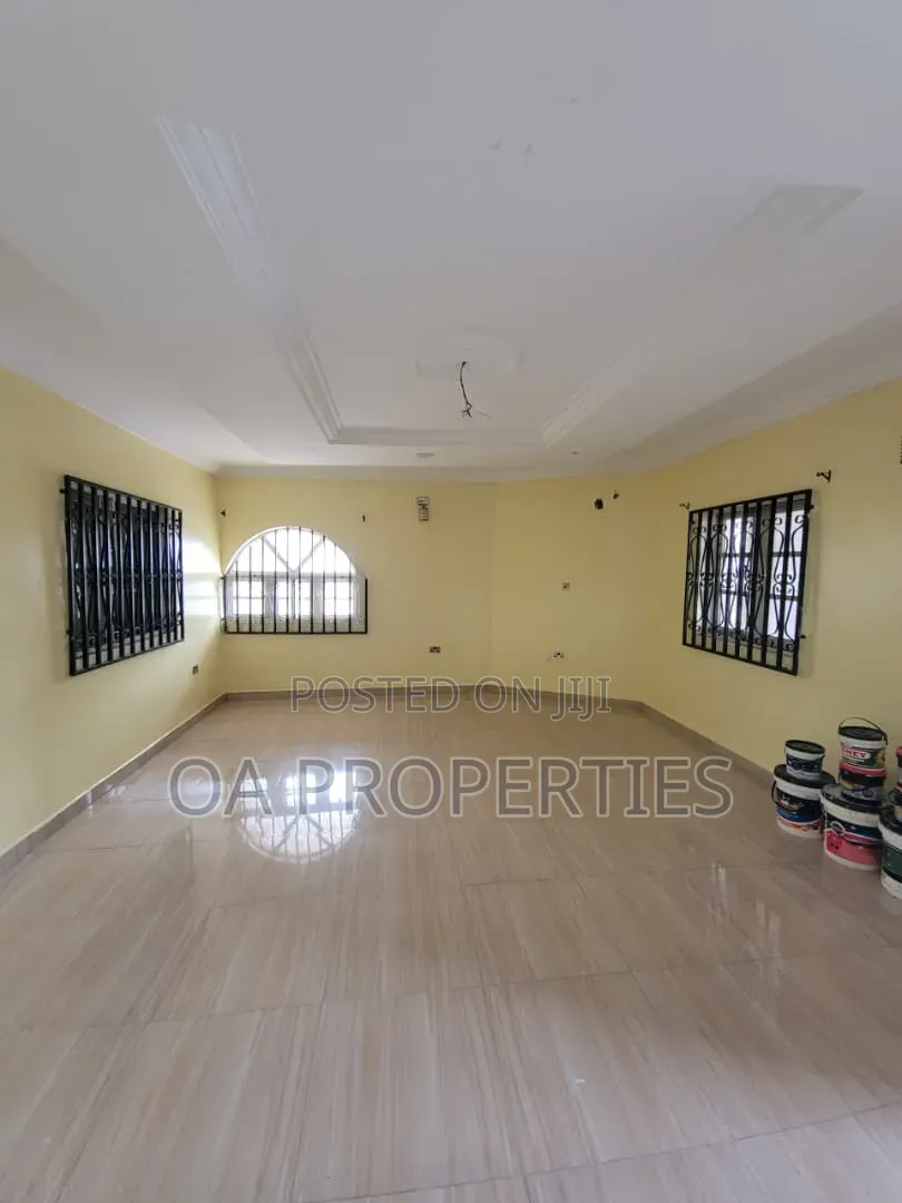 3bdrm Block of Flats in Kolapo Ishola Gra, Ibadan for rent