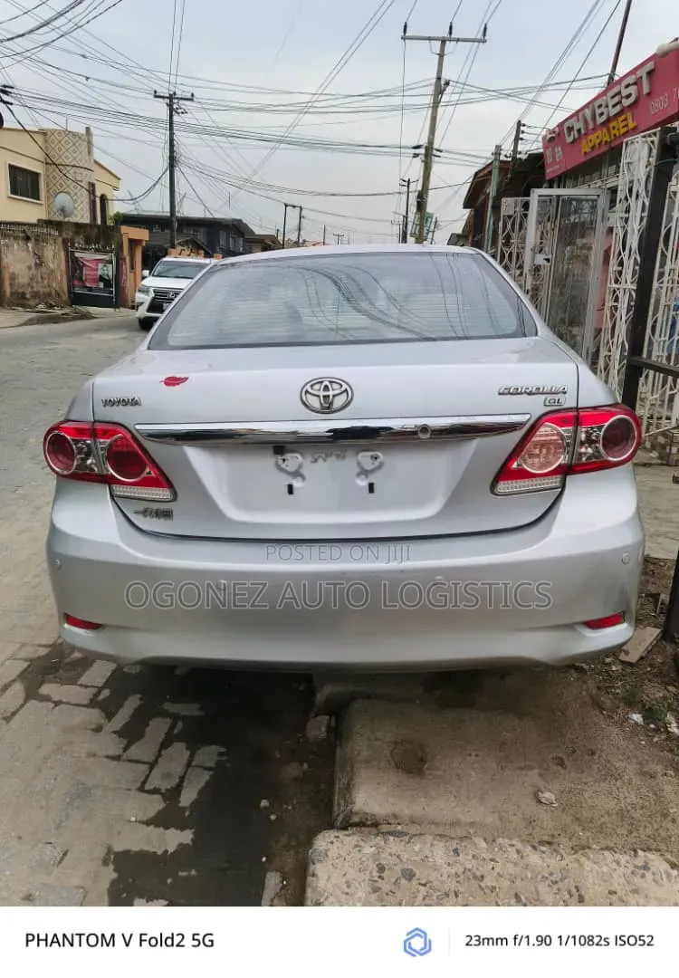 Toyota Corolla LE 4dr Sedan (1.8L 4cyl 4A) 2013 Silver