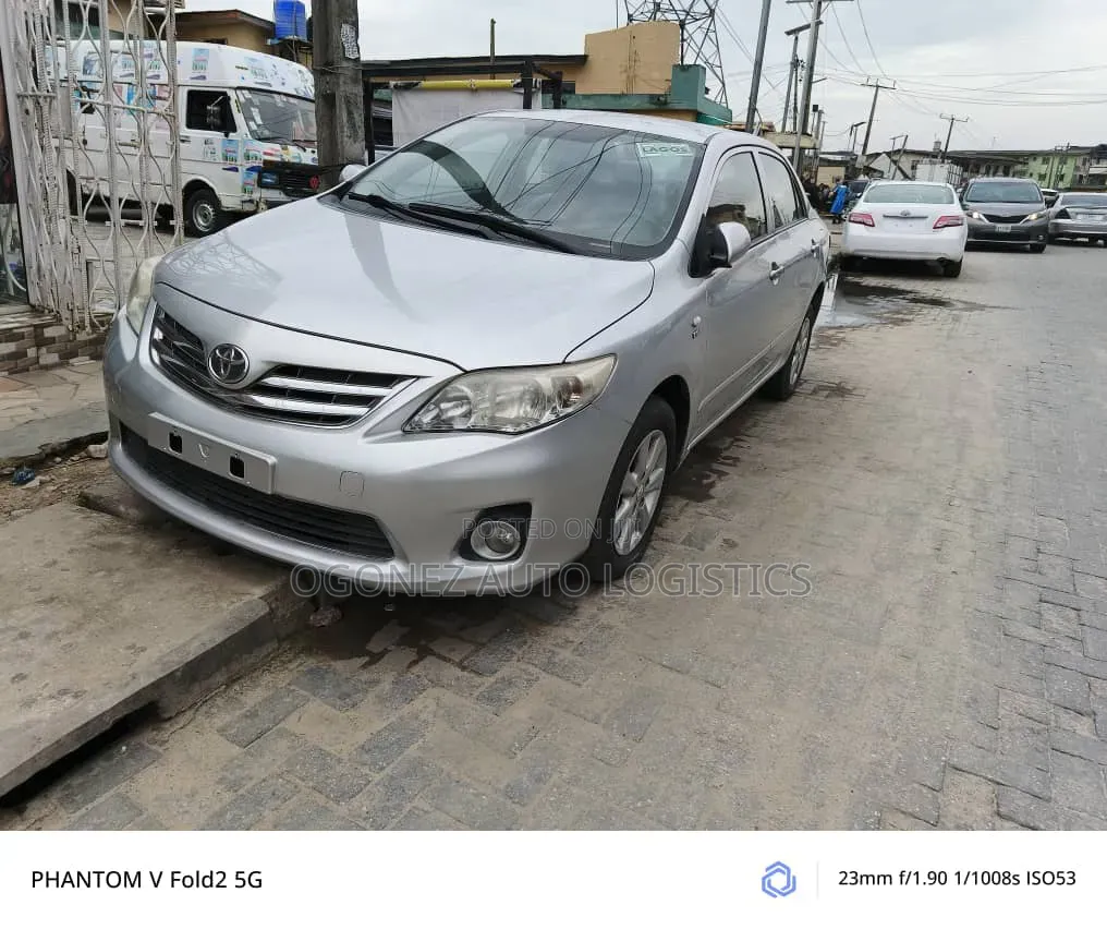 Toyota Corolla LE 4dr Sedan (1.8L 4cyl 4A) 2013 Silver