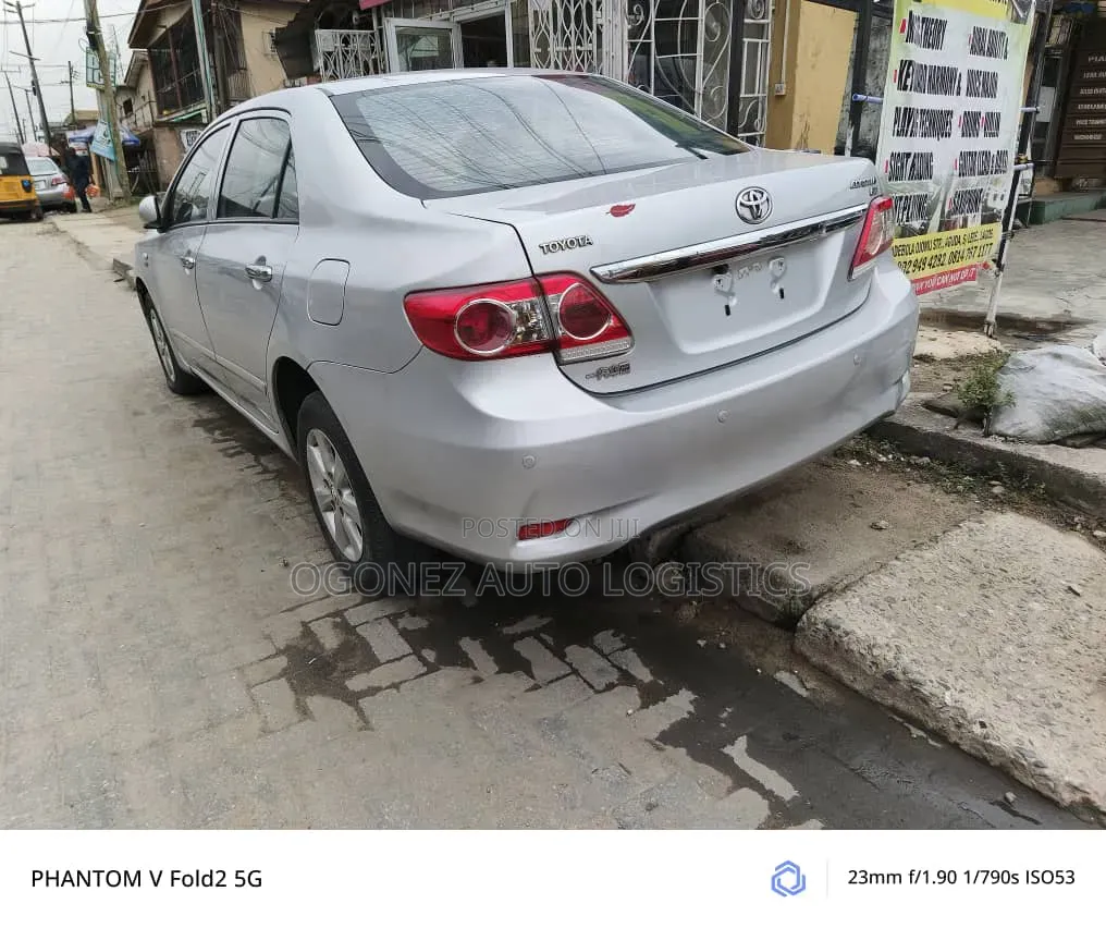Toyota Corolla LE 4dr Sedan (1.8L 4cyl 4A) 2013 Silver
