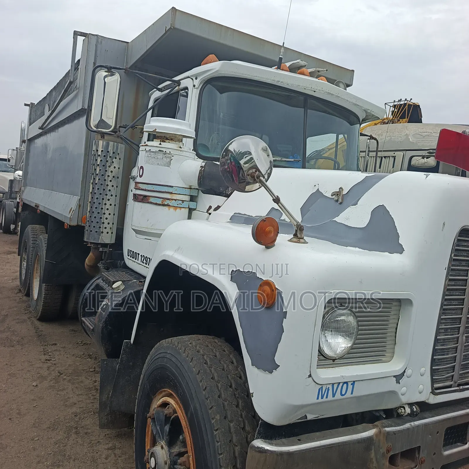 Mack R Model Tipper 10 Tokunbo Manual Transmission