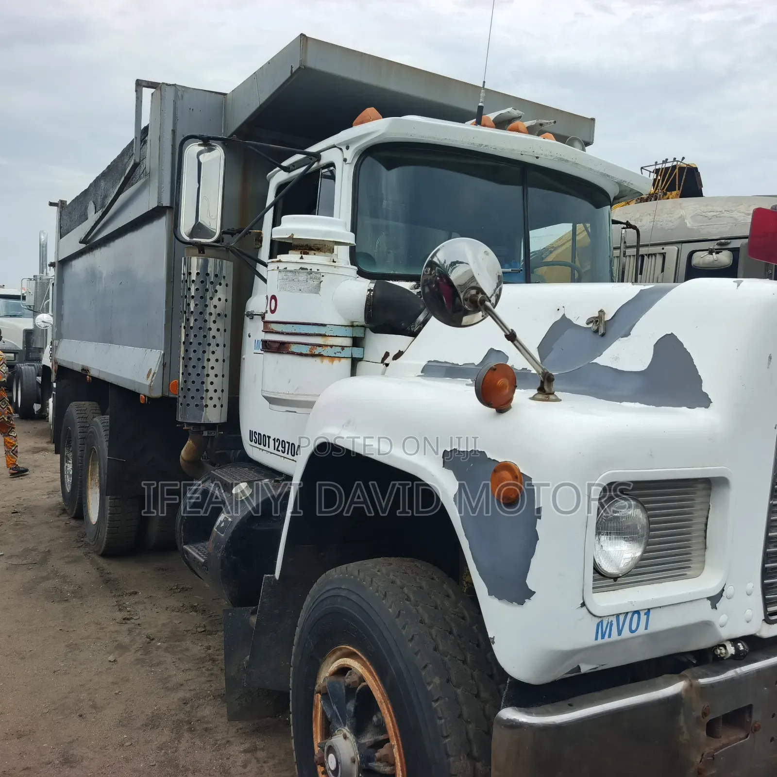 Mack R Model Tipper 10 Tokunbo Manual Transmission