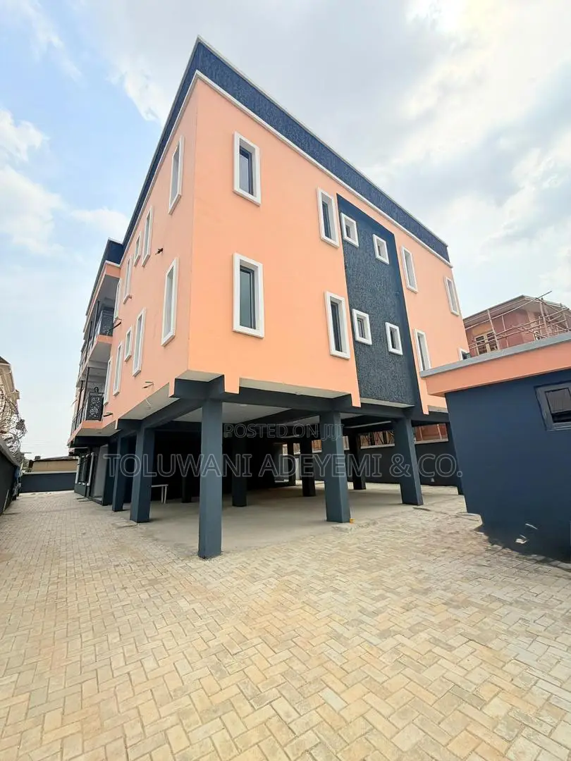 3bdrm Apartment in Gbagada, Atunrase Medina for sale