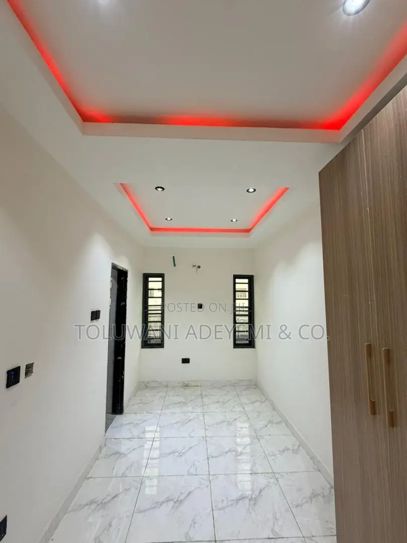 3bdrm Apartment in Gbagada, Atunrase Medina for sale