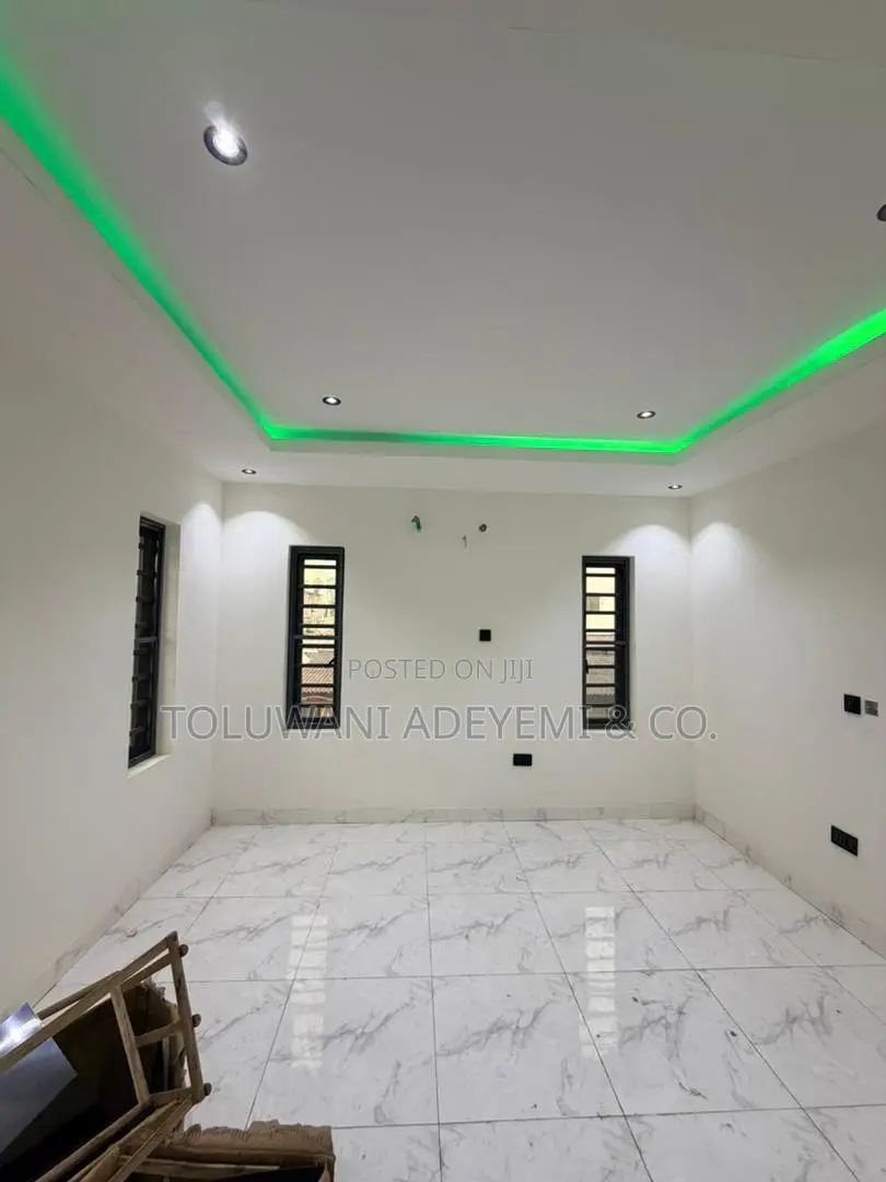 3bdrm Apartment in Gbagada, Atunrase Medina for sale