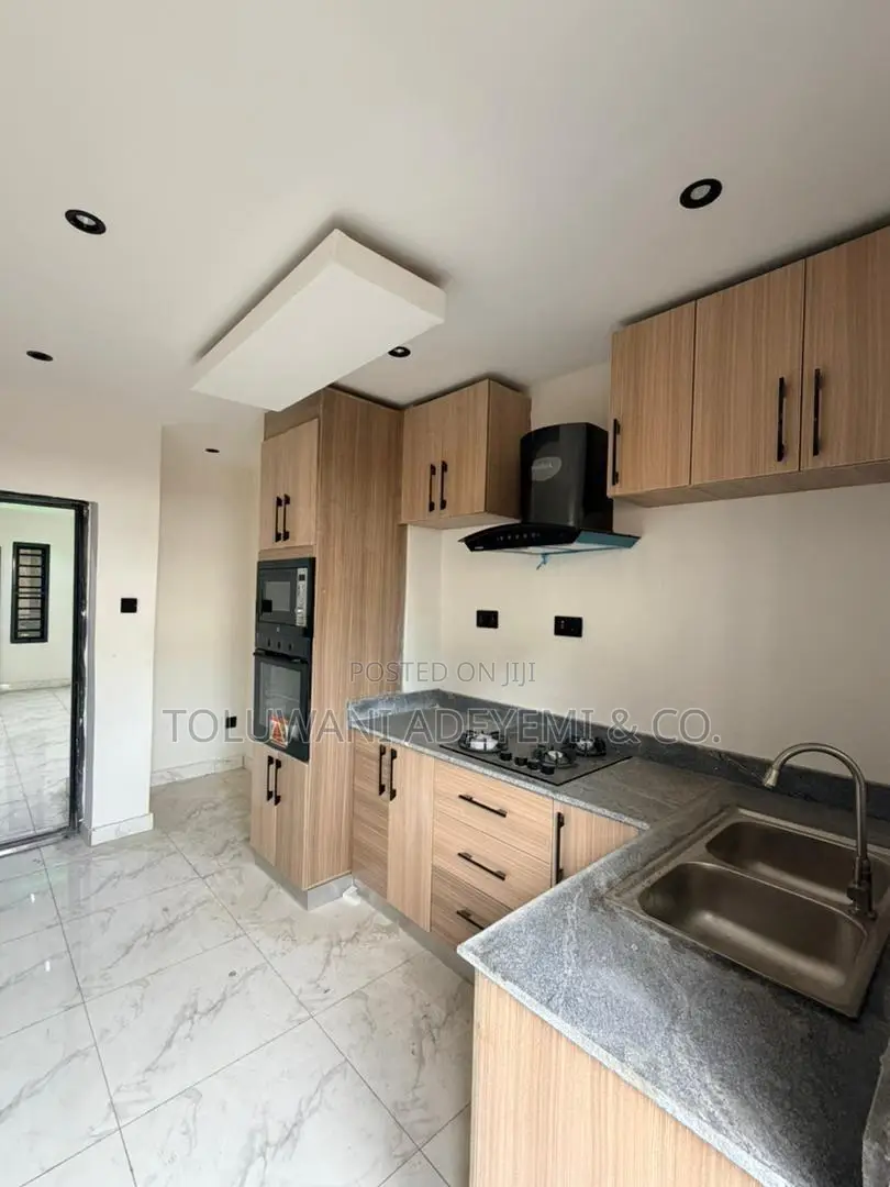 3bdrm Apartment in Gbagada, Atunrase Medina for sale