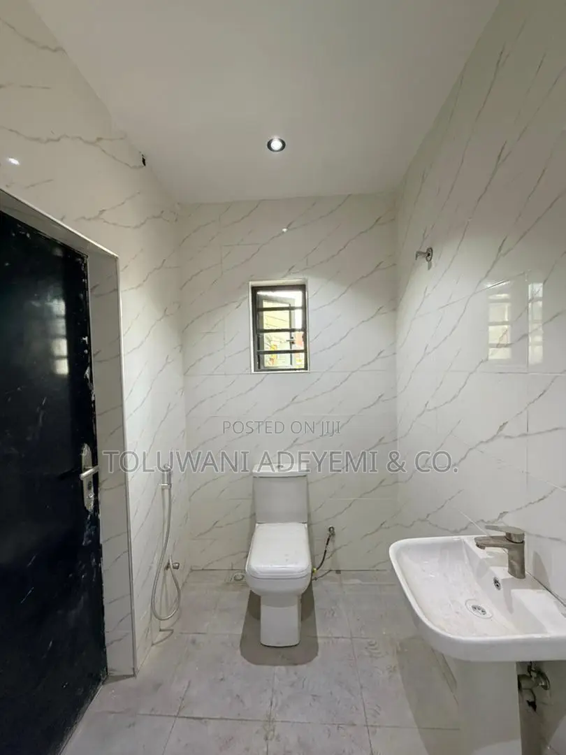 3bdrm Apartment in Gbagada, Atunrase Medina for sale