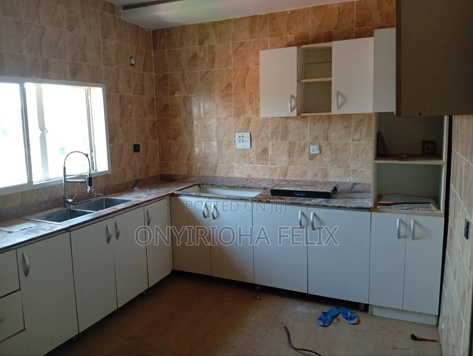 3bdrm Block of Flats in Gwarinpa 6Th Avenue, Life Camp for rent