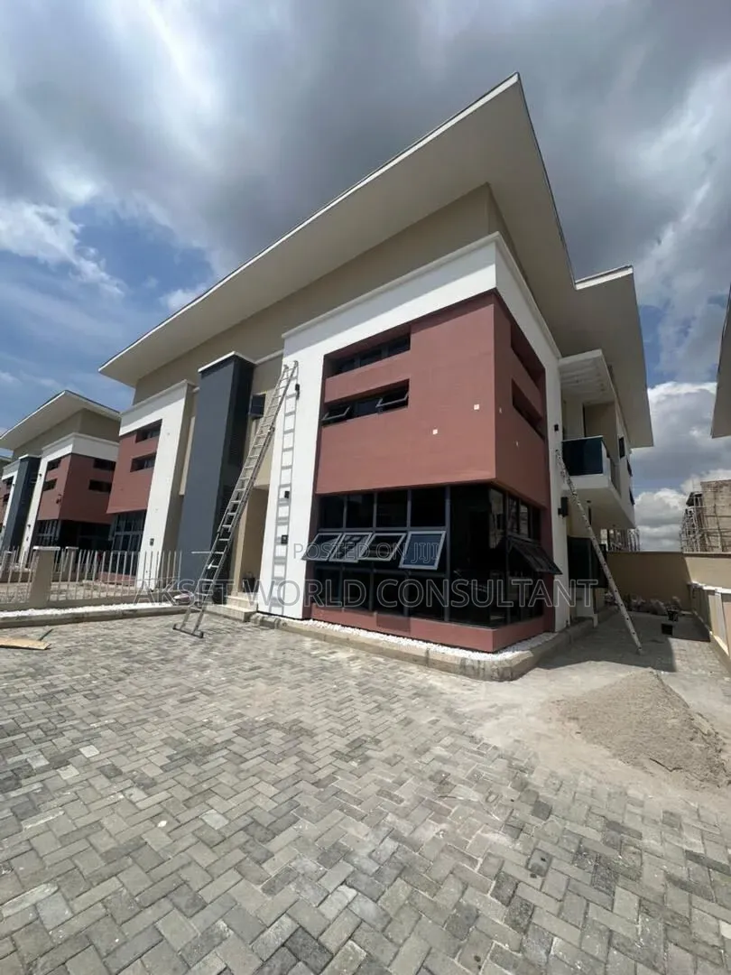4bdrm Duplex in Ogudu Gra for rent