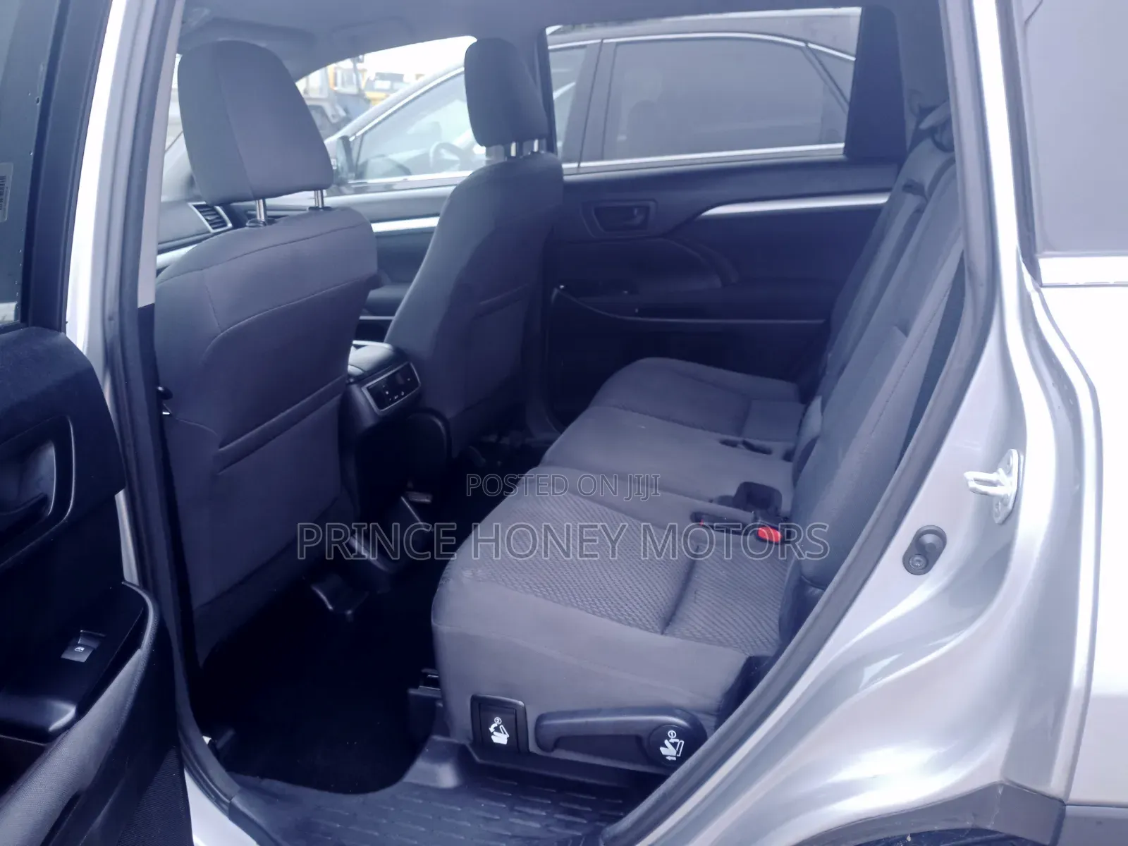 Toyota Highlander LE 4x2 (2.7L 4cyl 6A) 2017 Silver