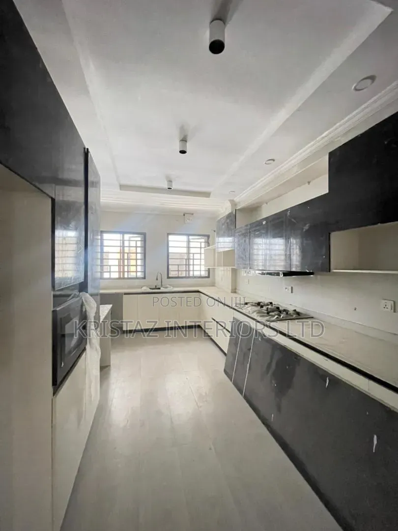 4bdrm Apartment in Ikate for sale