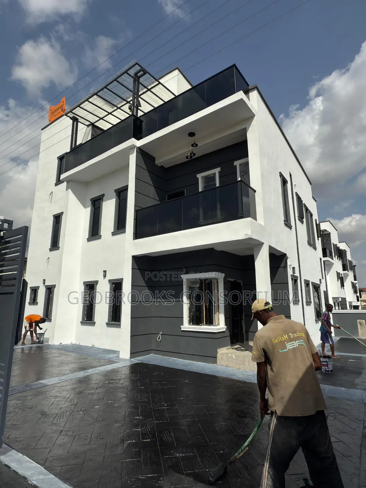 4bdrm Penthouse in Old Bodija Estate for sale