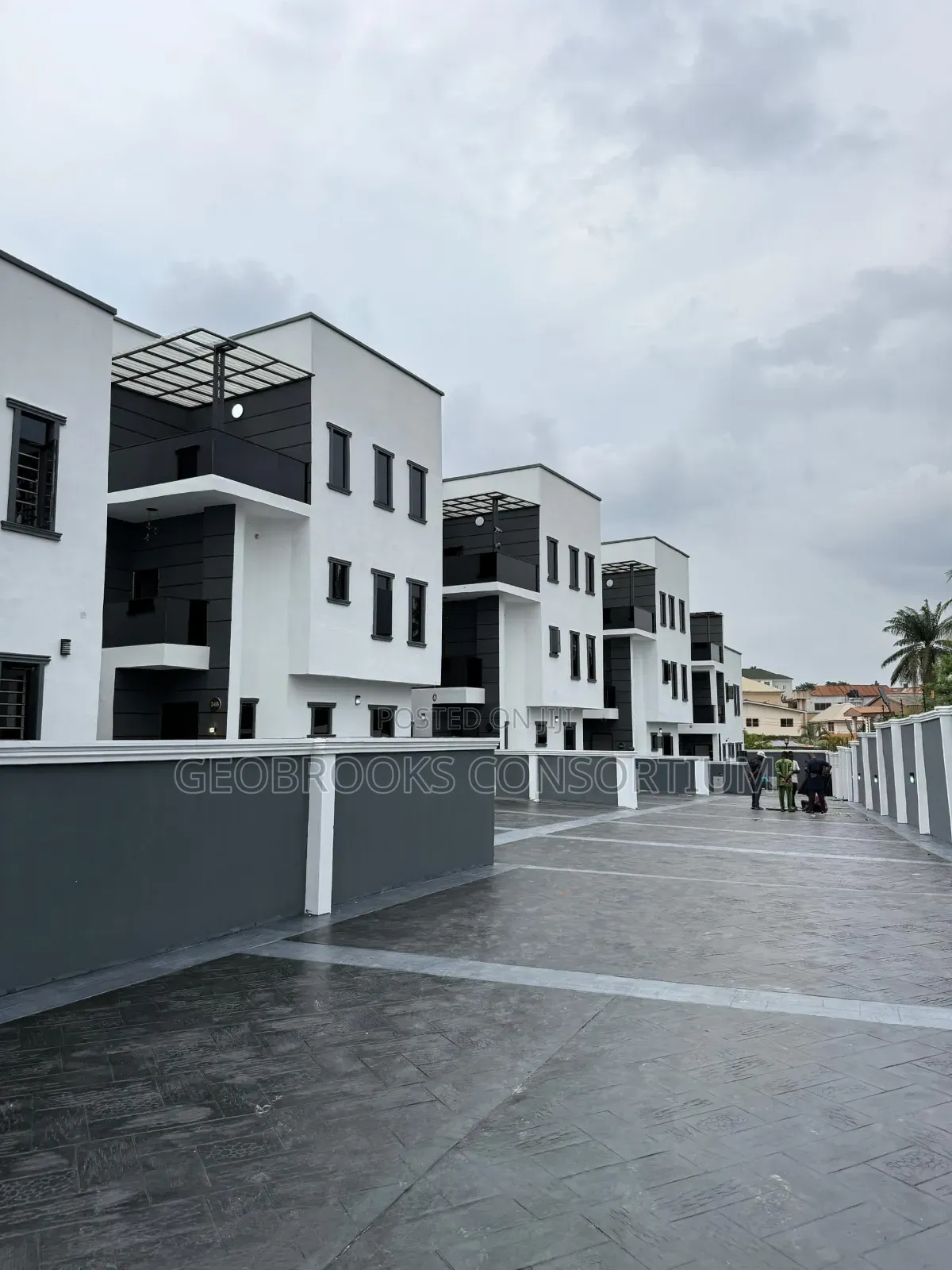 4bdrm Penthouse in Old Bodija Estate for sale