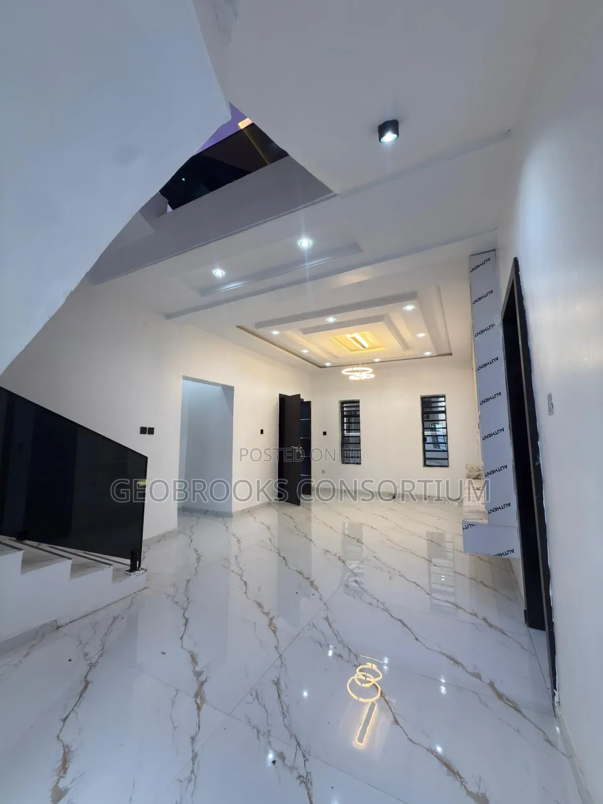 4bdrm Penthouse in Old Bodija Estate for sale