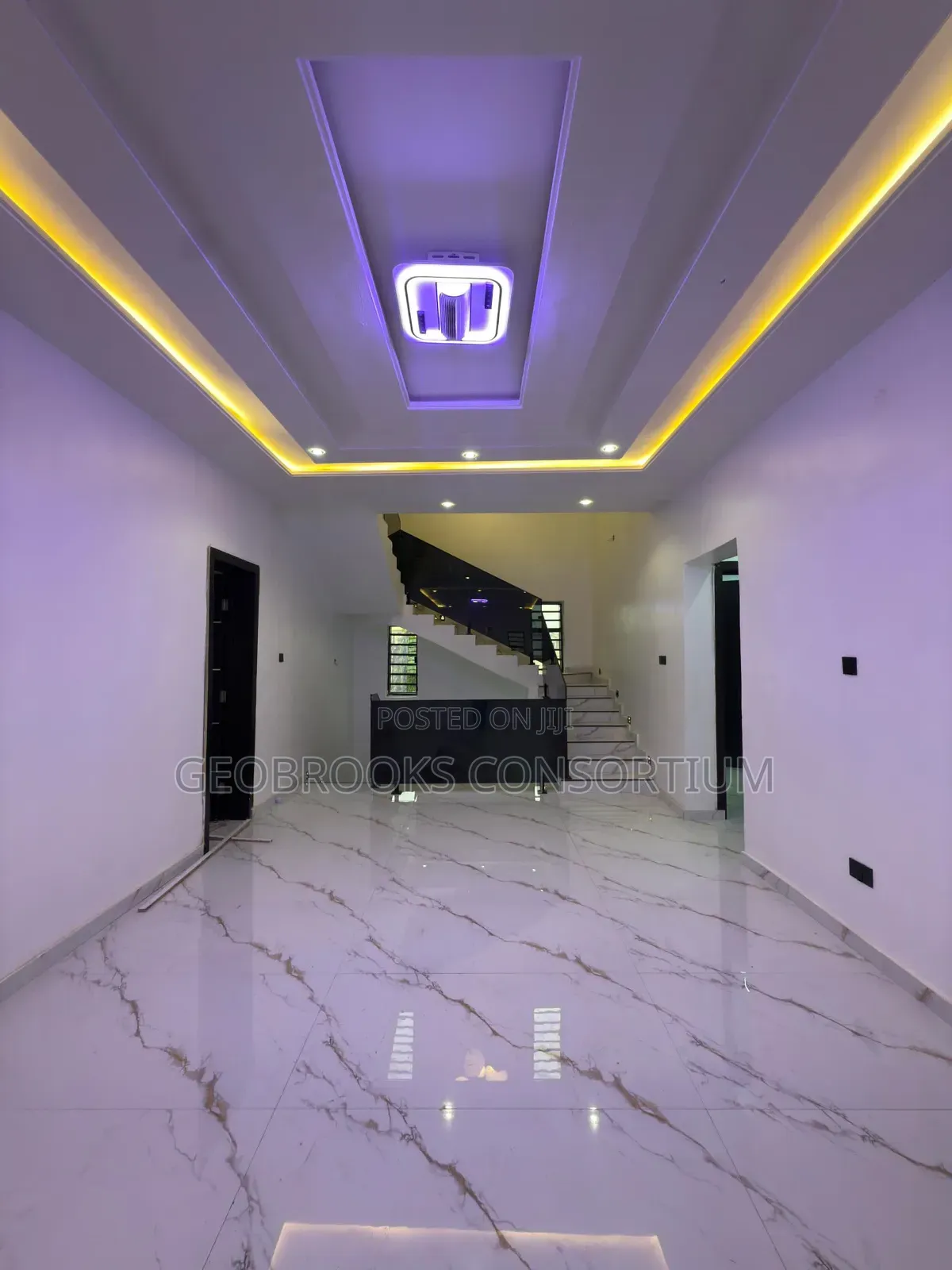 4bdrm Penthouse in Old Bodija Estate for sale