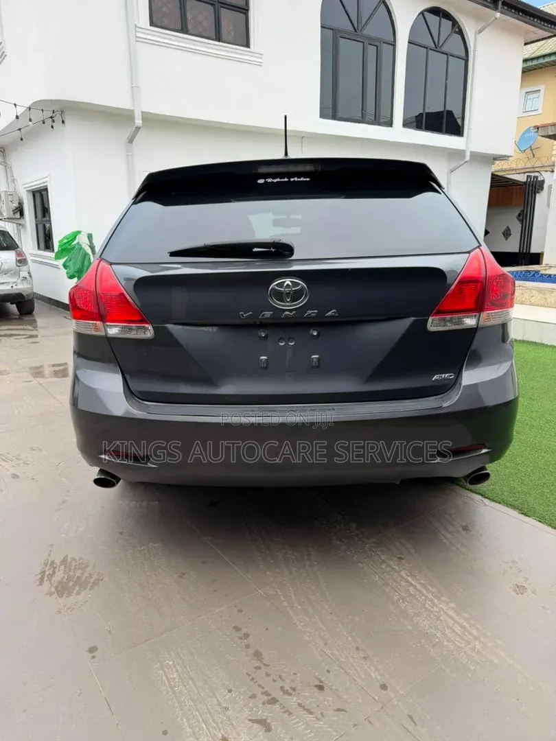 Toyota Venza XLE 2011 Gray