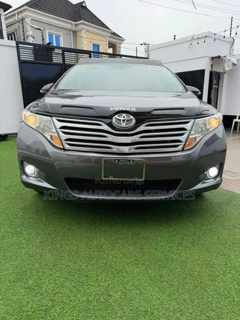 Toyota Venza XLE 2011 Gray