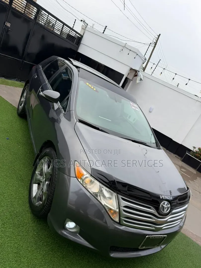 Toyota Venza XLE 2011 Gray