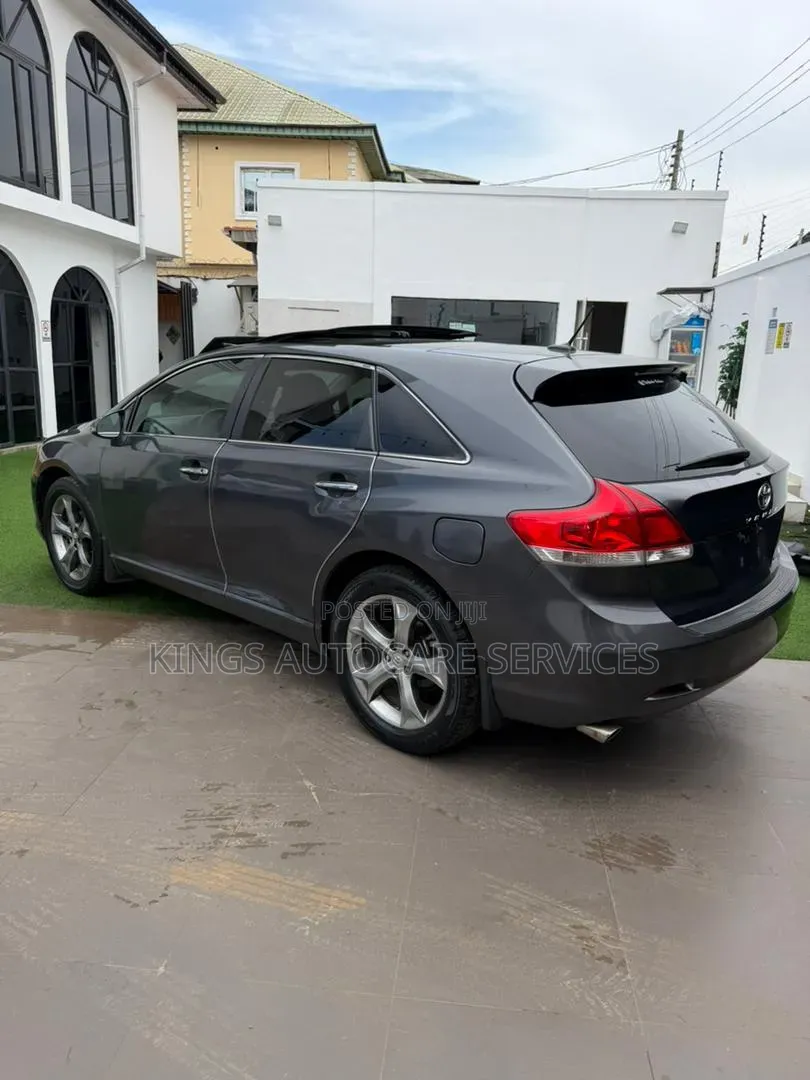 Toyota Venza XLE 2011 Gray