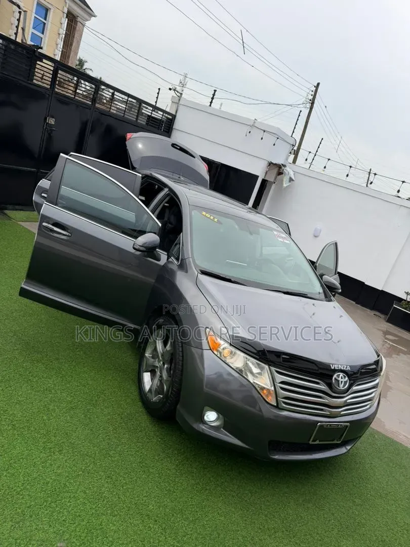 Toyota Venza XLE 2011 Gray