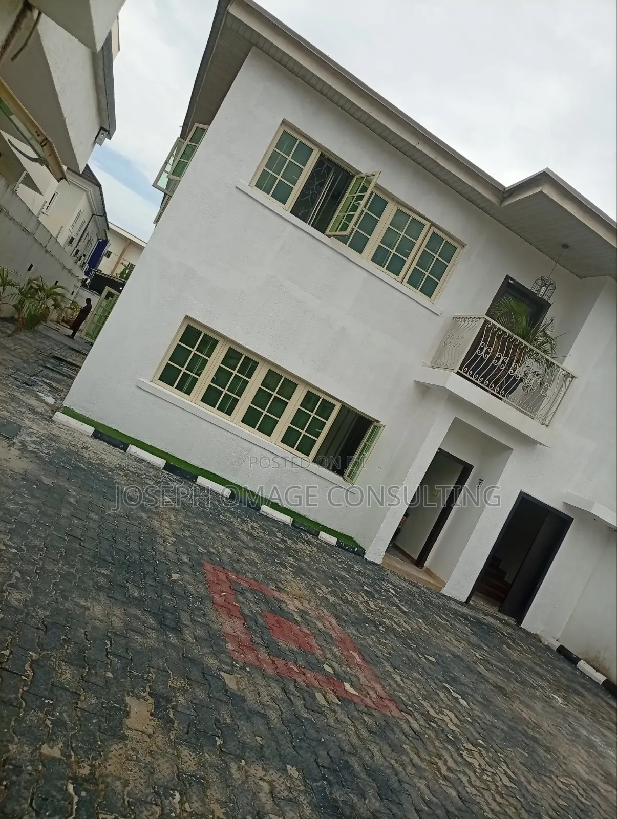 2bdrm Block of Flats in Lekki Phase 1 for rent