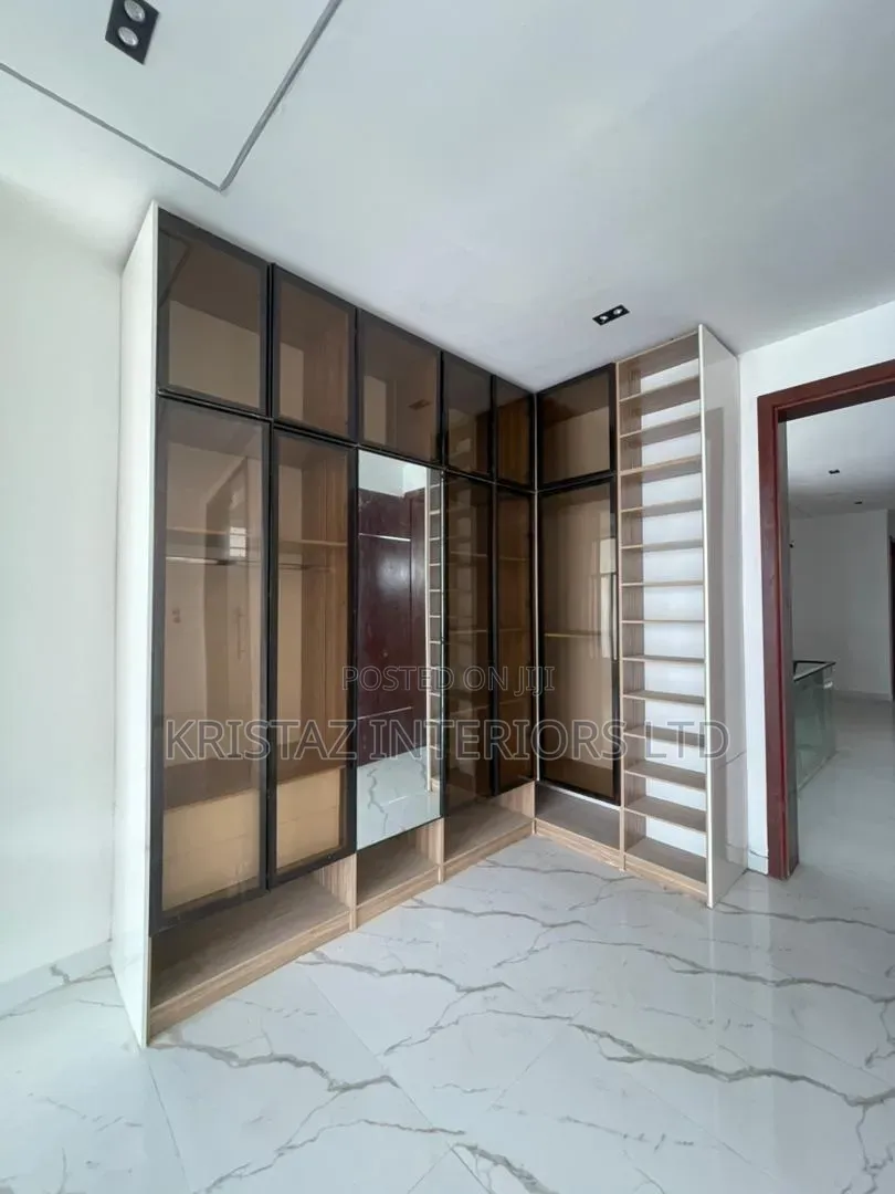 5bdrm Duplex in Lekki Phase 2 for sale