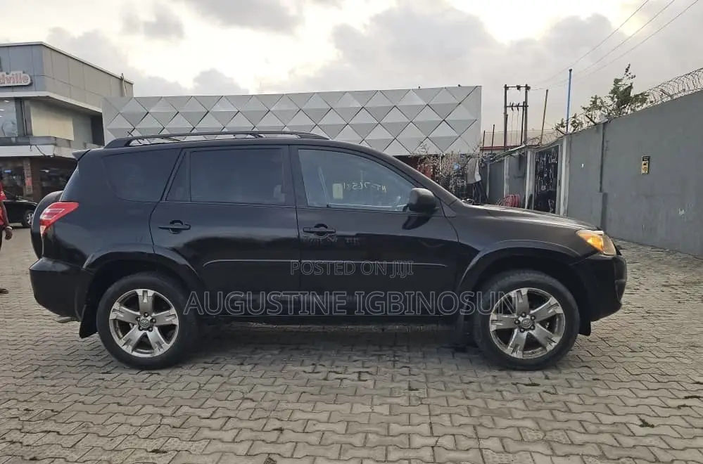 Toyota RAV4 2010 Black