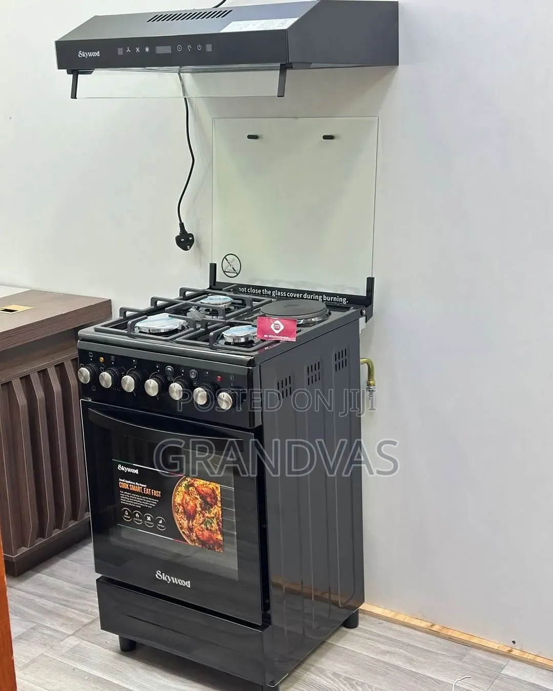 4 Burner Gas Cooker With Oven + Hood Extractor