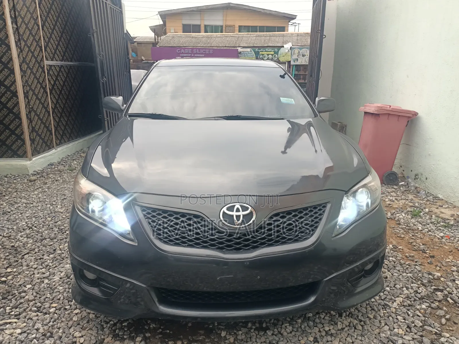 Toyota Camry SE 4dr Sedan (2.5L 4cyl 6A) 2011 Gray