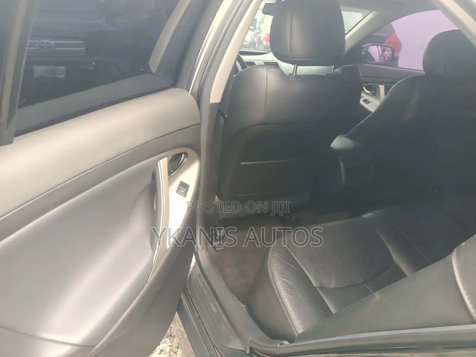 Toyota Camry SE 4dr Sedan (2.5L 4cyl 6A) 2011 Gray