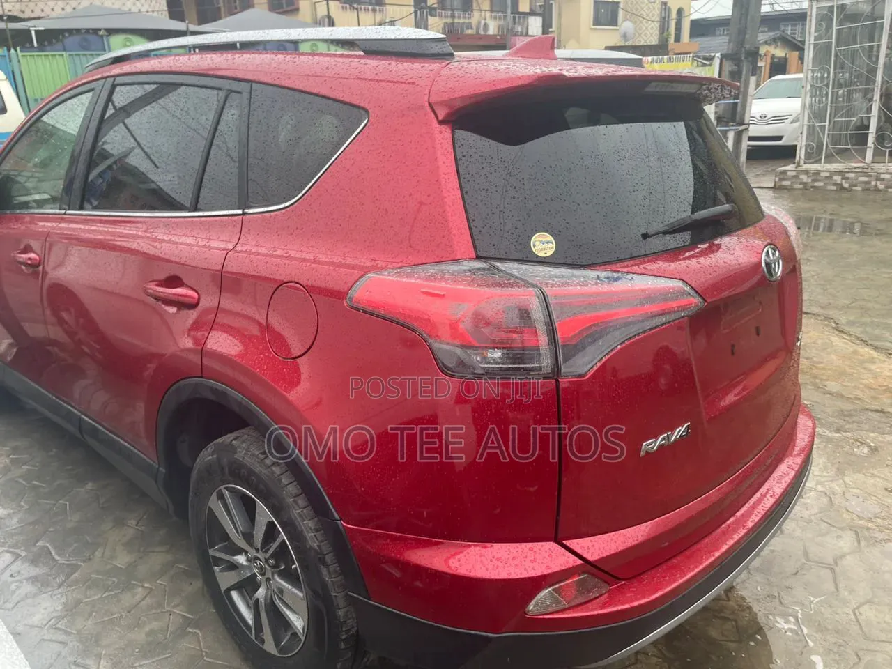 Toyota RAV4 XLE 4dr SUV (2.5L 4cyl 6A) 2018 Red