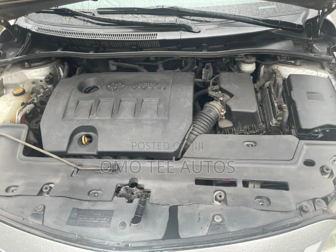 Toyota Corolla L 4-Speed Automatic 2013 Silver