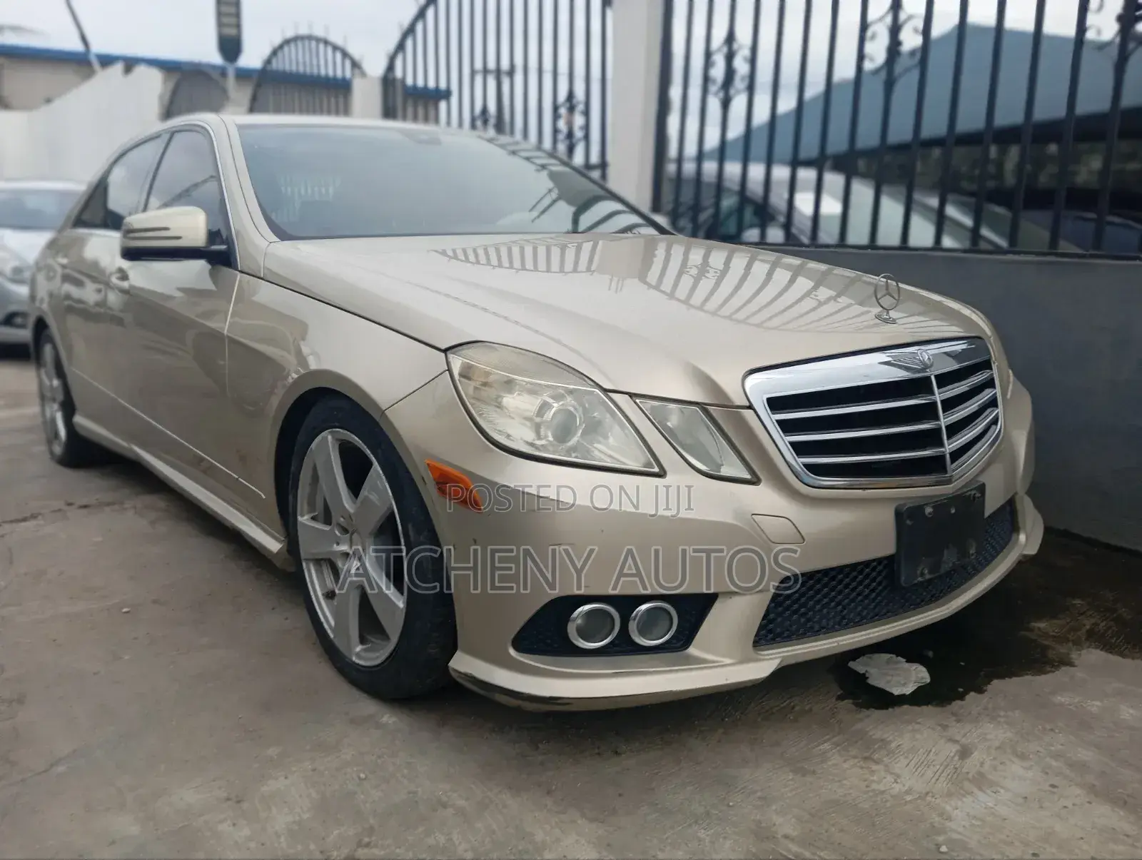 Mercedes-Benz E350 2010 Gold