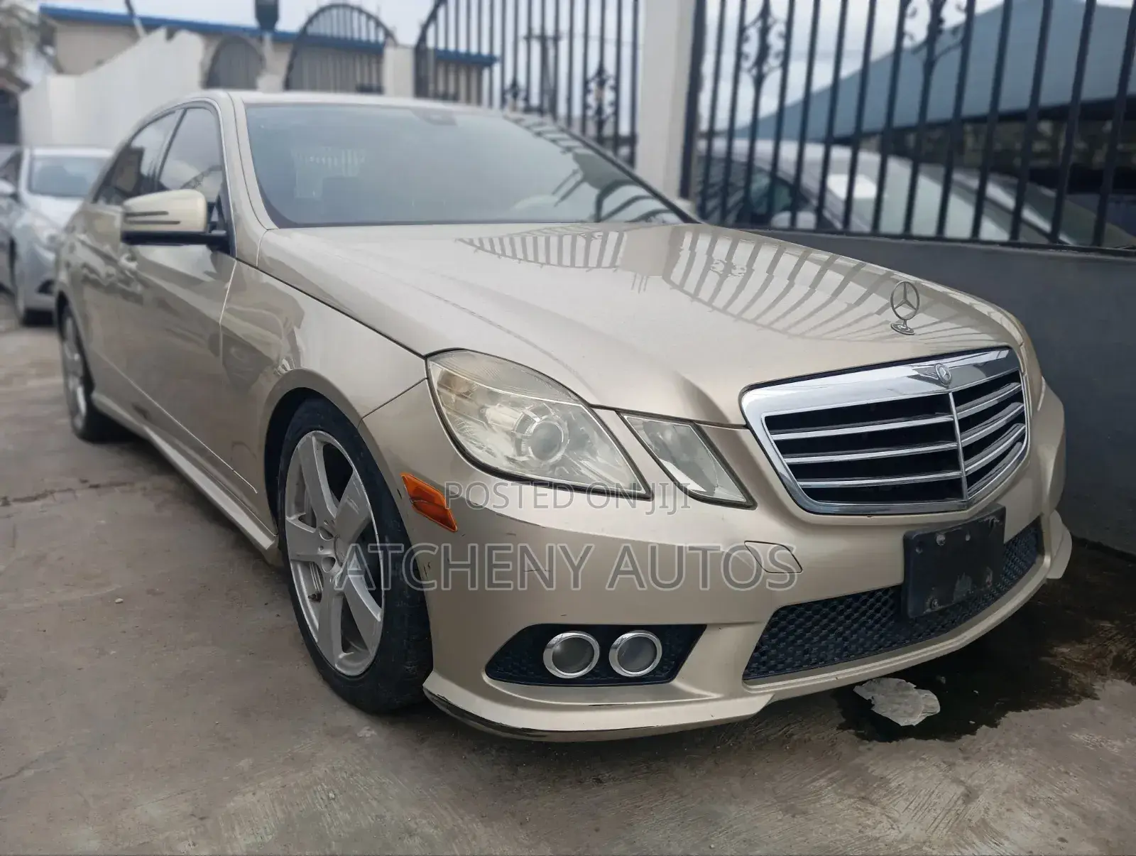 Mercedes-Benz E350 2010 Gold