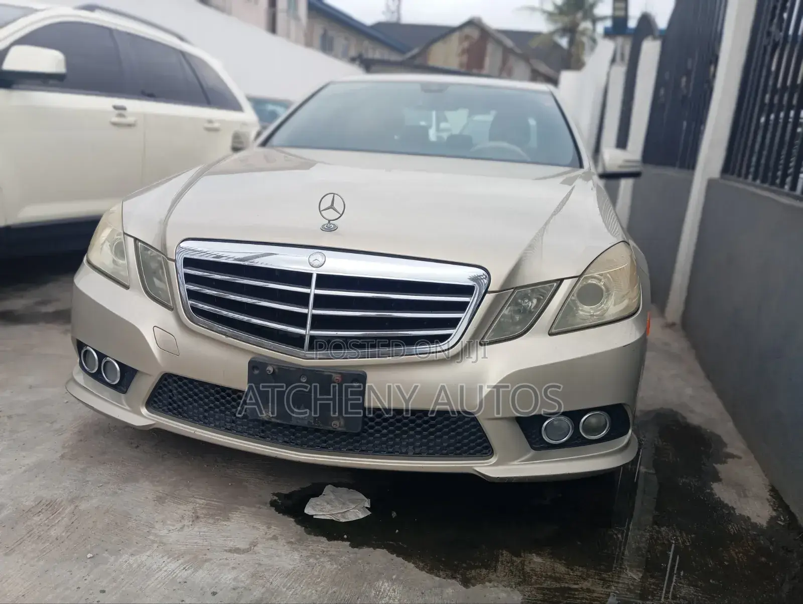 Mercedes-Benz E350 2010 Gold