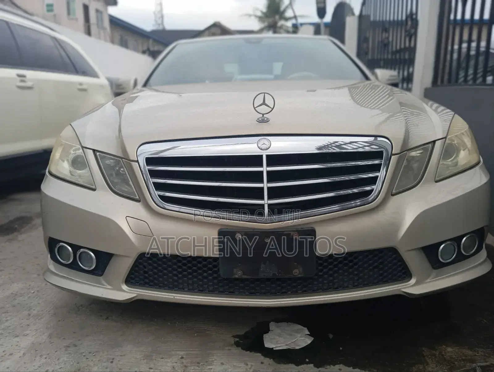 Mercedes-Benz E350 2010 Gold