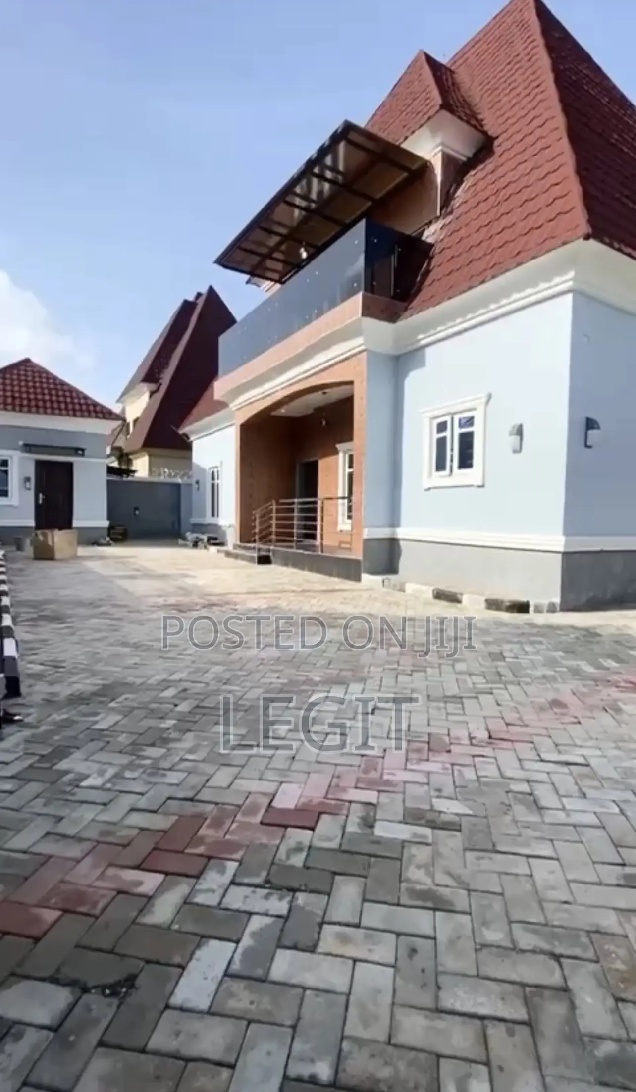 4bdrm Penthouse in Lugbe District for sale
