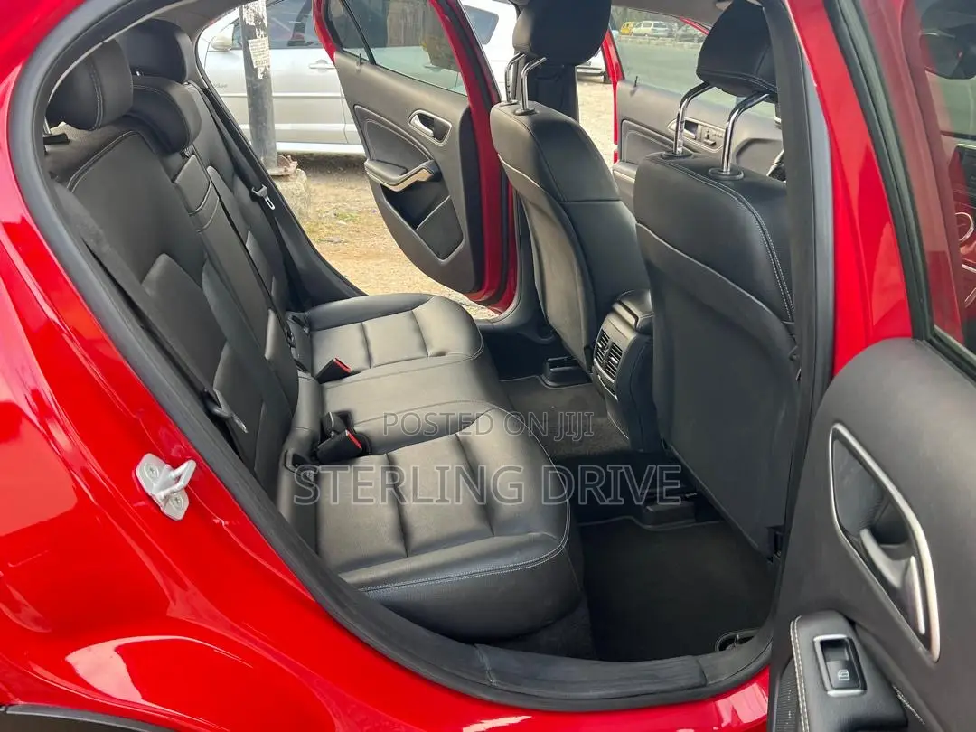 Mercedes-Benz GLA 250 2015 Red