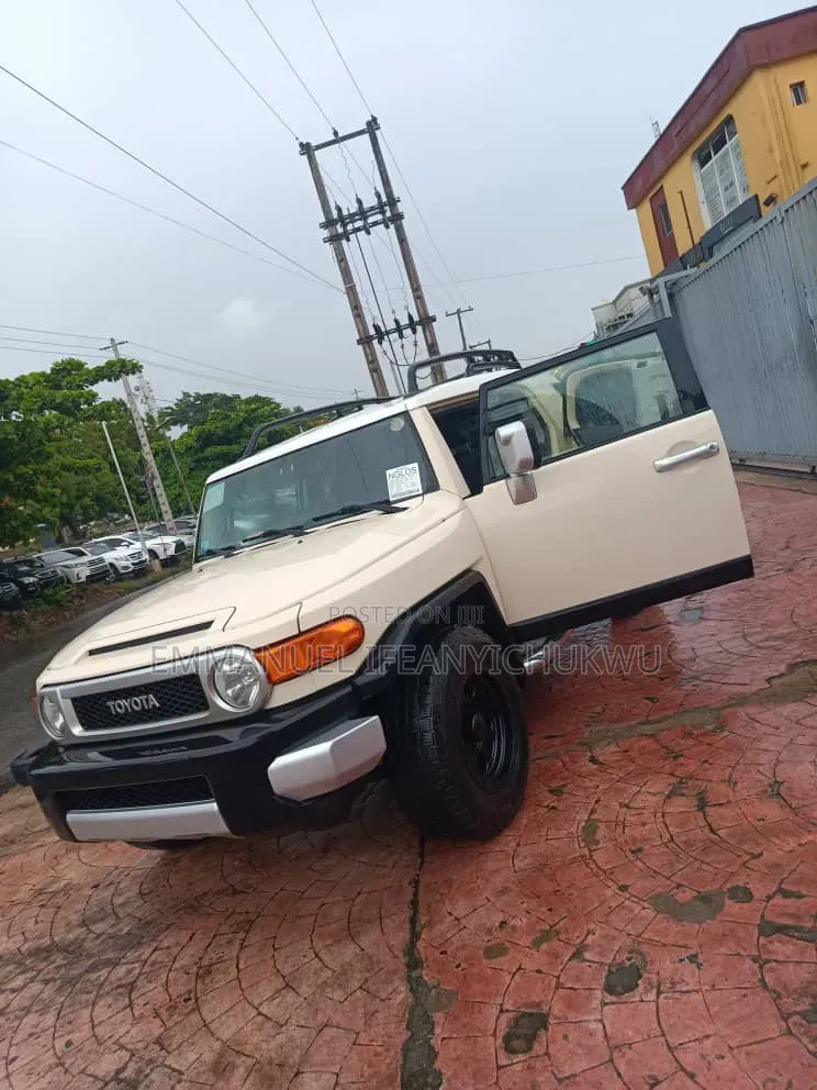 Toyota FJ Cruiser Base 4x4 2008 White