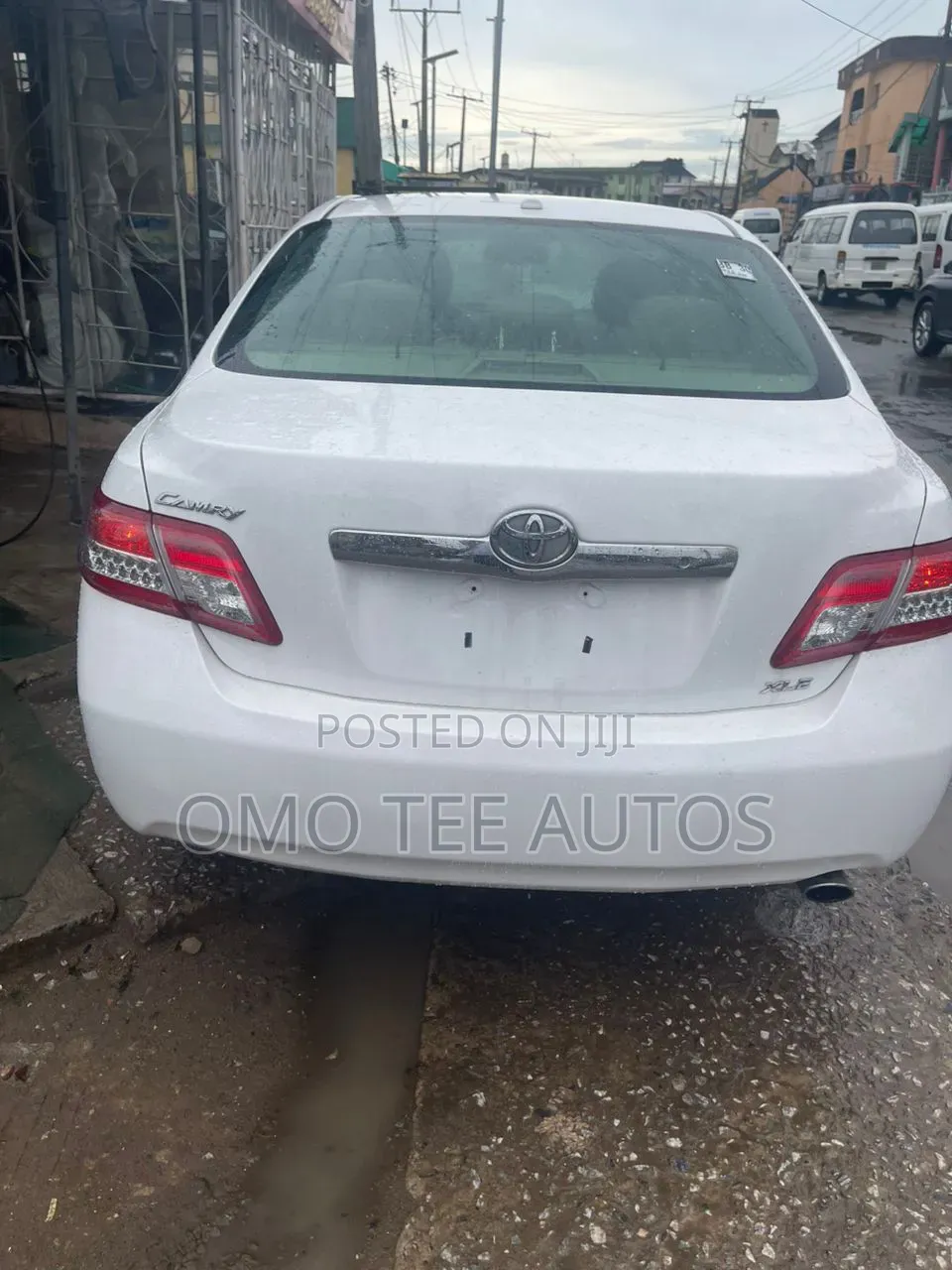 Toyota Camry XLE 4dr Sedan (2.5L 4cyl 6A) 2011 White