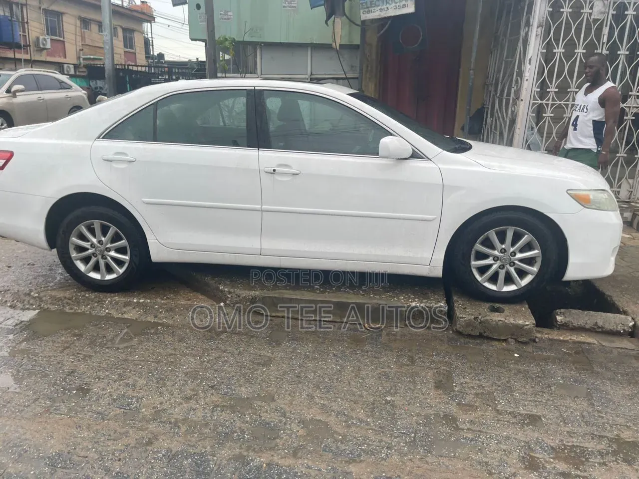 Toyota Camry XLE 4dr Sedan (2.5L 4cyl 6A) 2011 White
