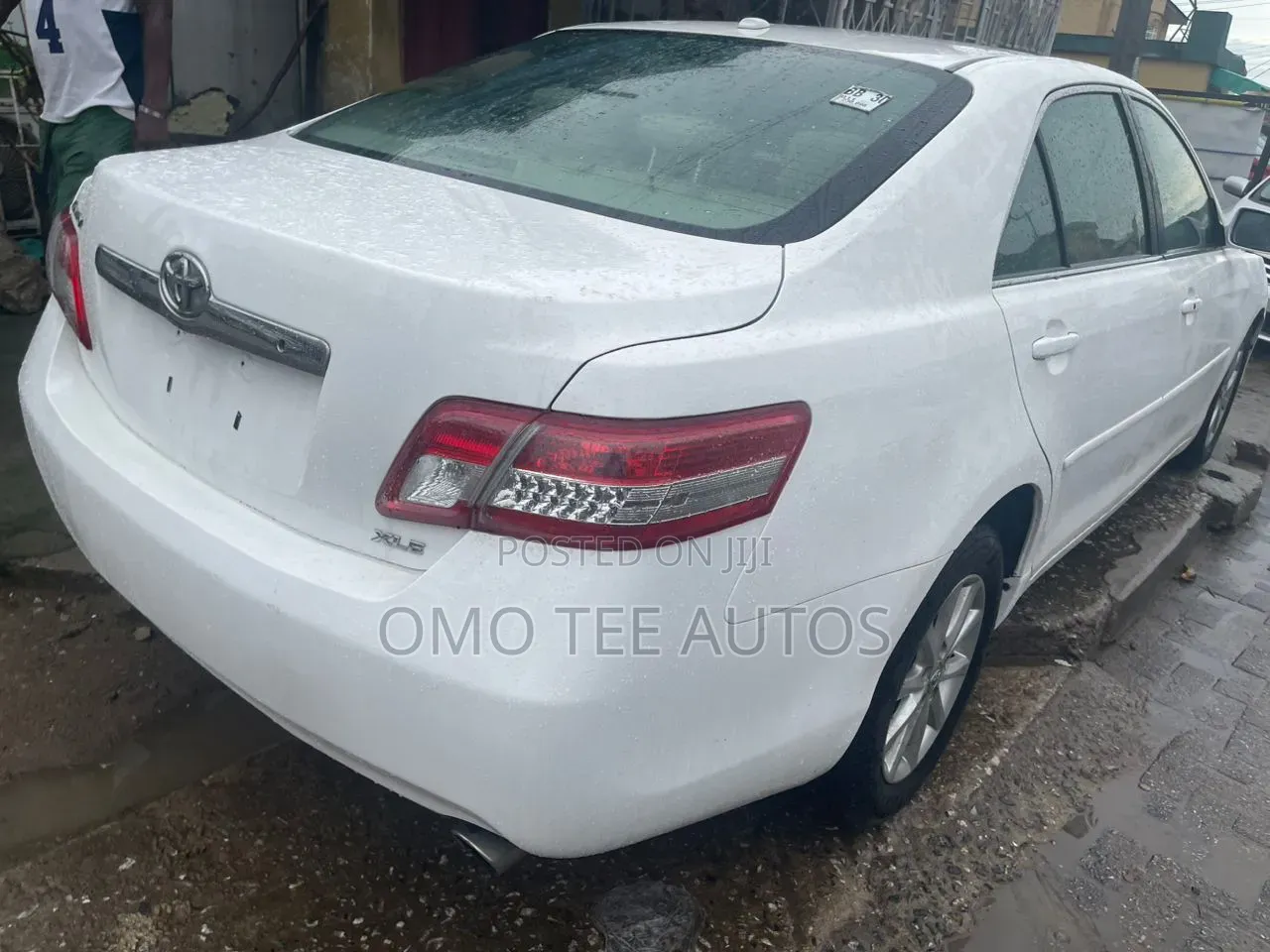 Toyota Camry XLE 4dr Sedan (2.5L 4cyl 6A) 2011 White