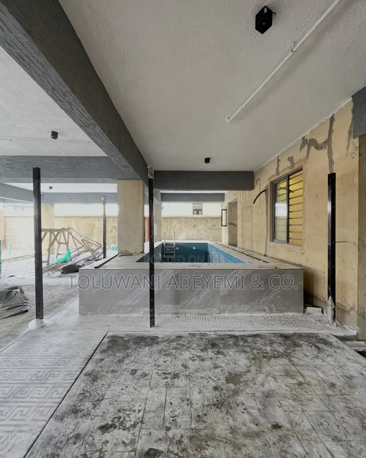 2bdrm Apartment in Lekki Phase 1 for sale