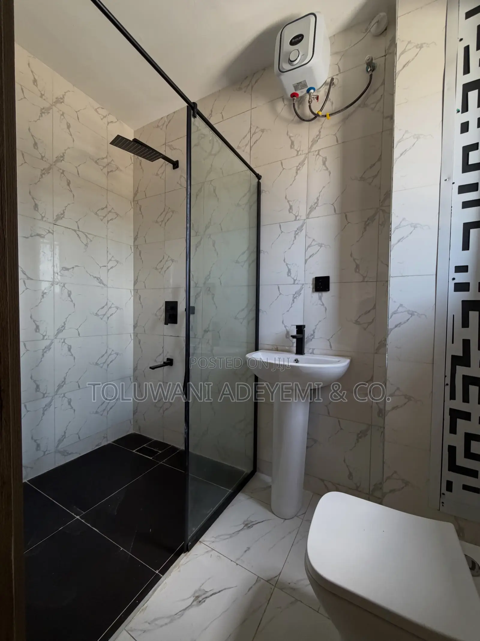 2bdrm Apartment in Lekki Phase 1 for sale