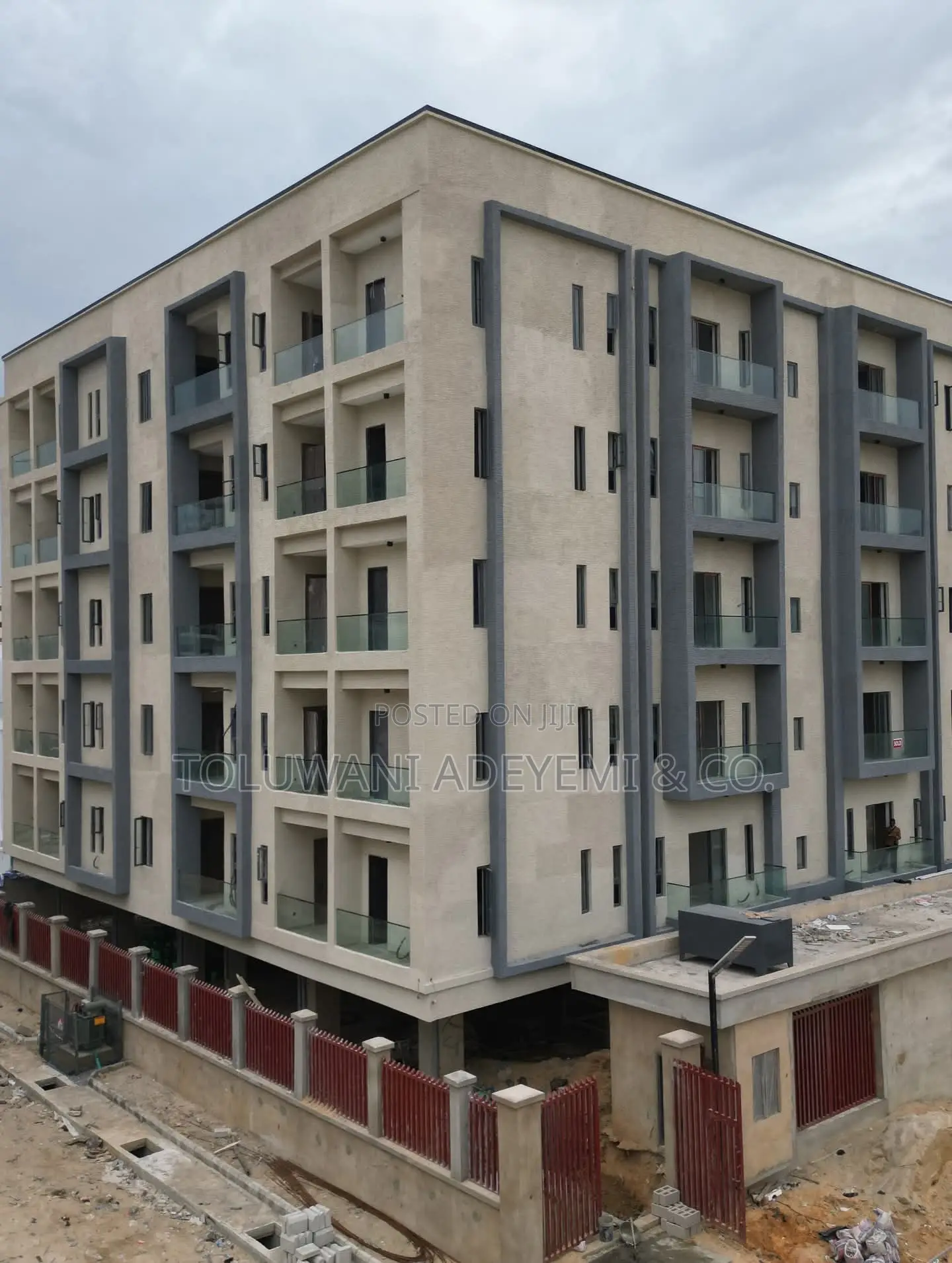 1bdrm Apartment in Lekki Phase 1 for sale
