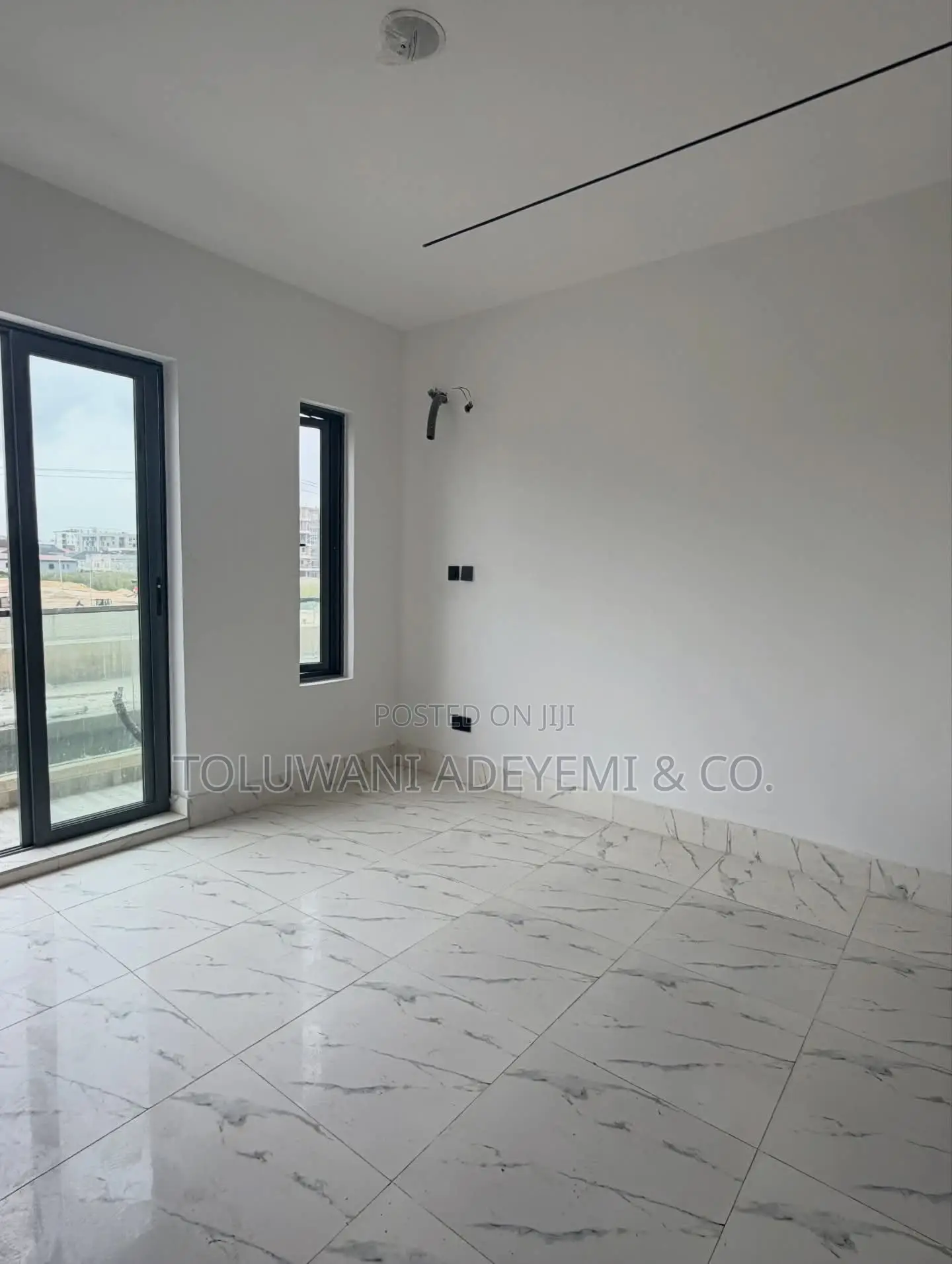 1bdrm Apartment in Lekki Phase 1 for sale
